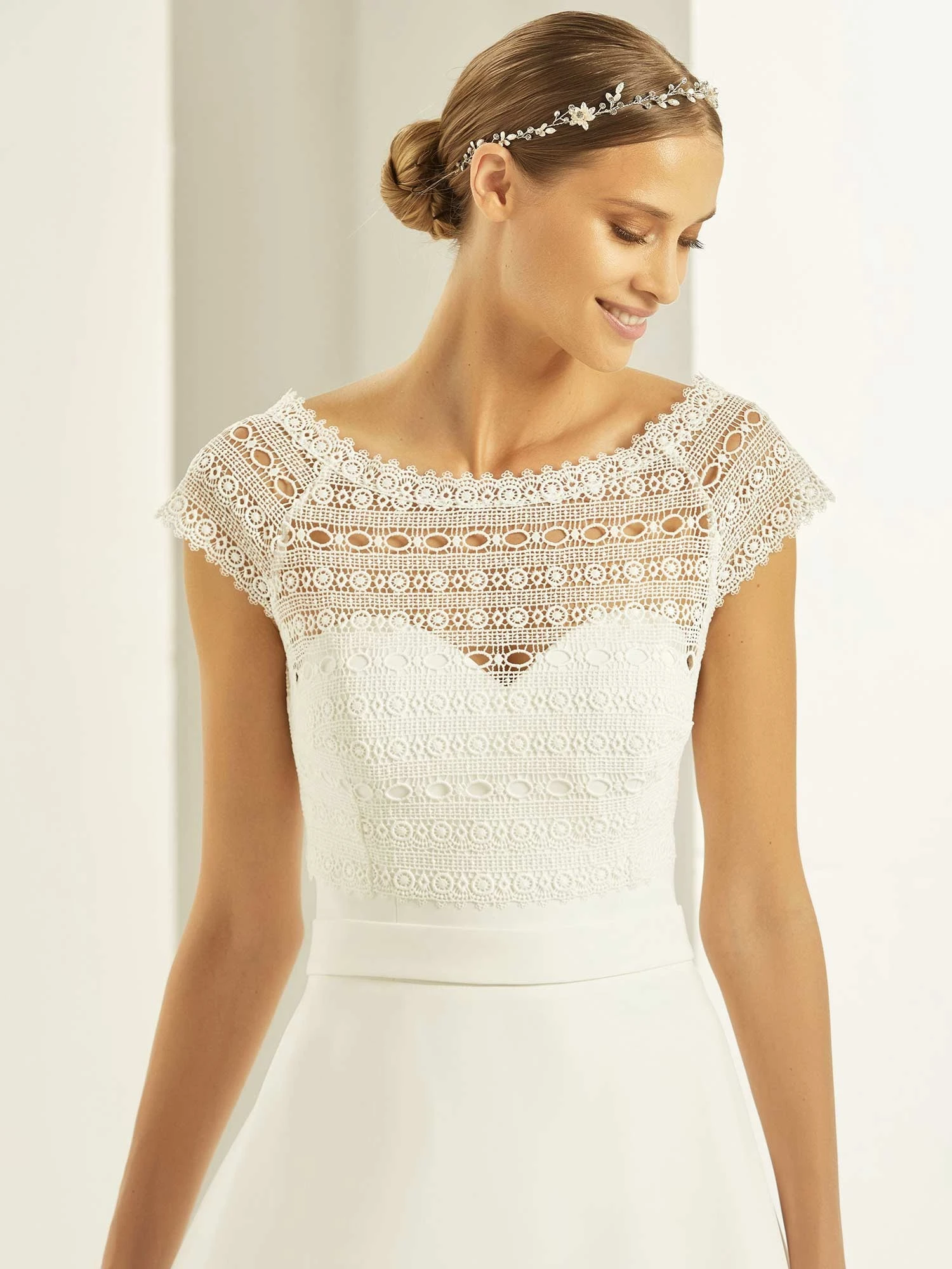 Boléro De Mariage Dentelle Bohème Manches Courtes Kenza