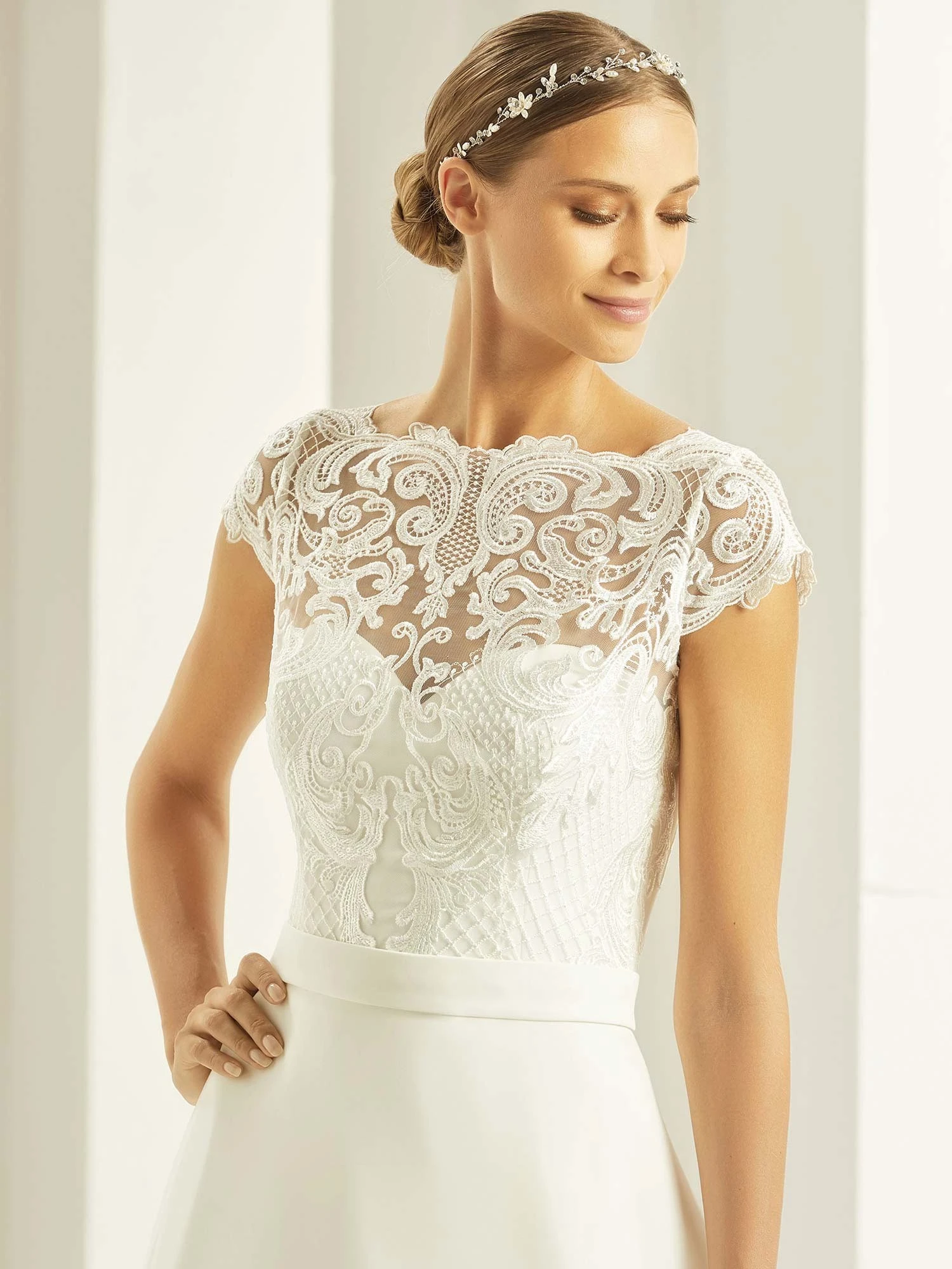 Boléro Mariée Manches Courtes Dentelle Naomi