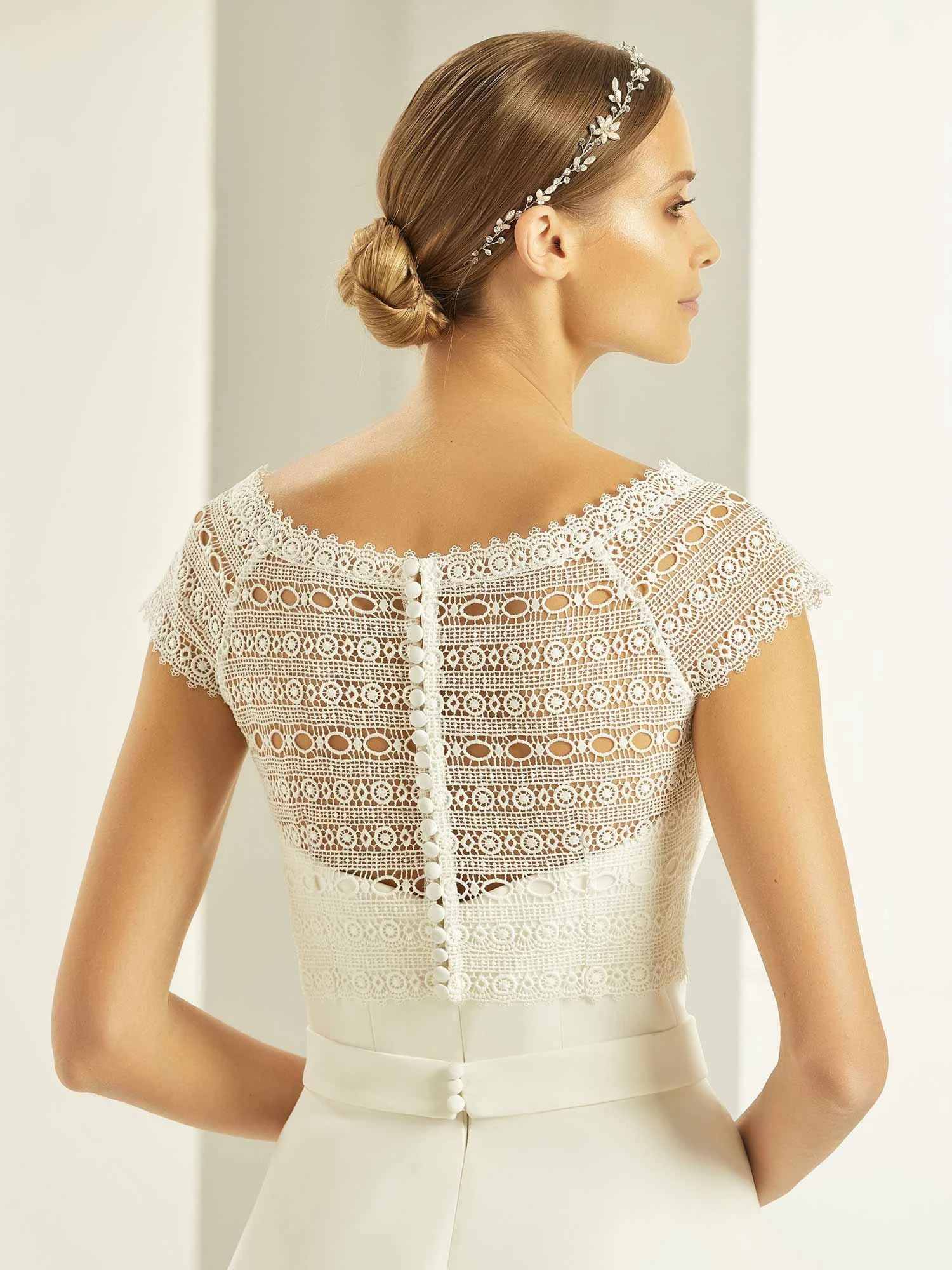 Boléro De Mariage Dentelle Bohème Manches Courtes Kenza – Image 2