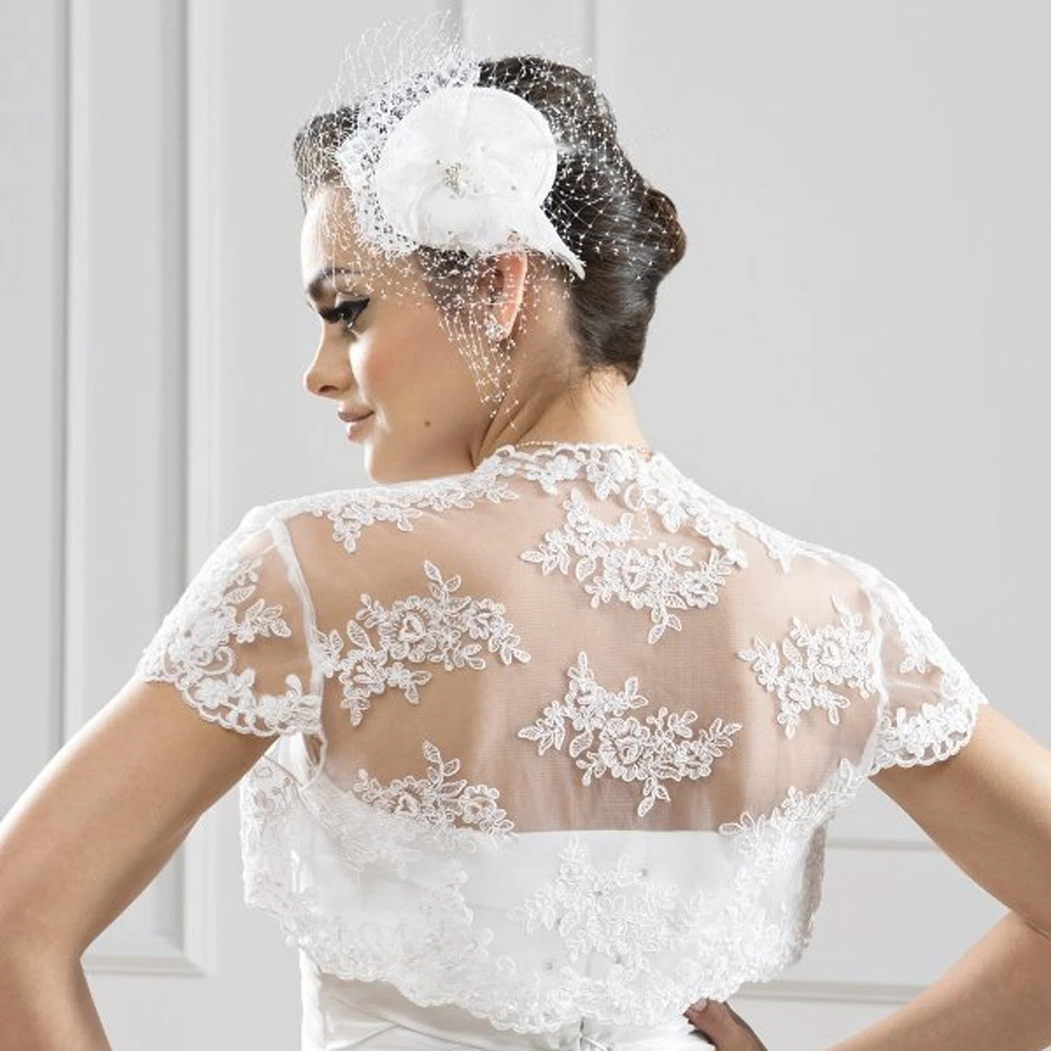 Boléro Mariage Dentelle Manches Courtes Violetta – Image 2