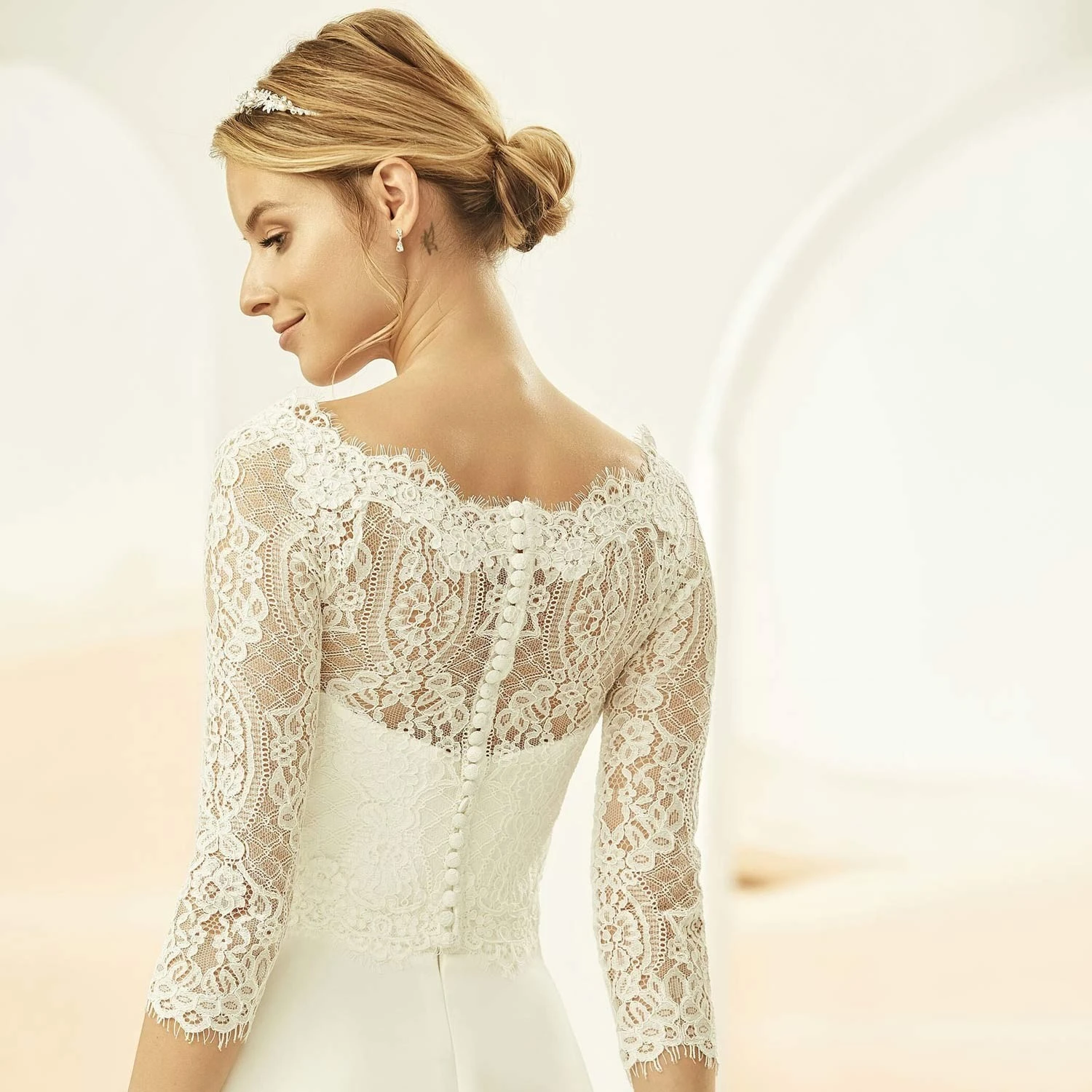 E331 - Bianco Evento - Boléro Mariage Dentelle Manches 3/4 – Image 2