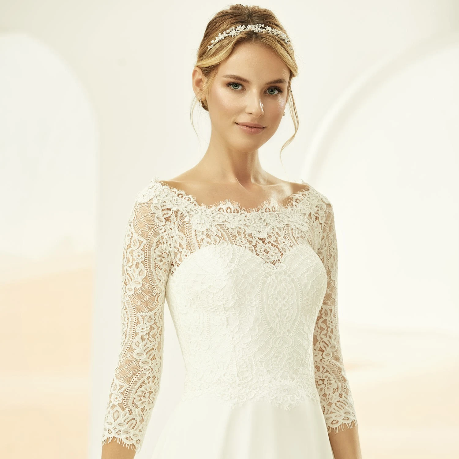 E331 - Bianco Evento - Boléro Mariage Dentelle Manches 3/4