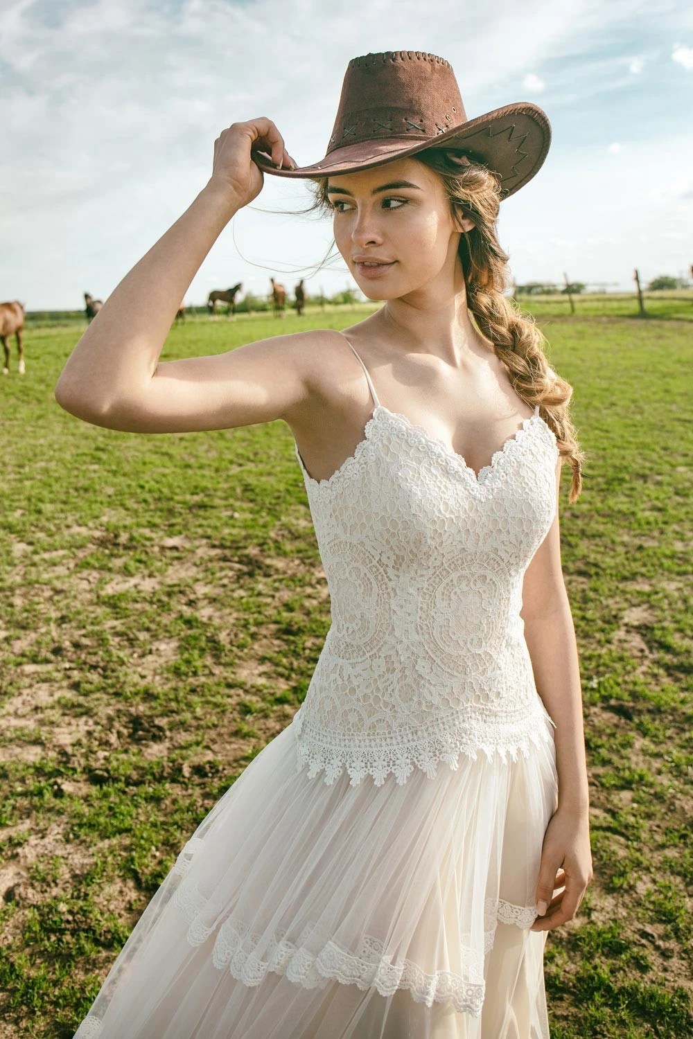 Robe Mariée Bohème à Bretelles Bustier Dentelle Raia – Image 3