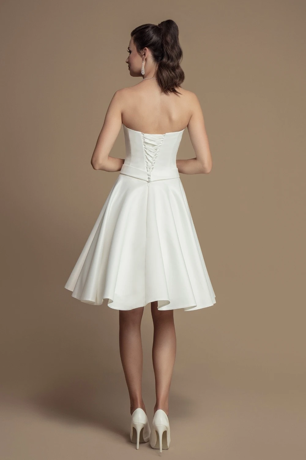 Robe De Mariée Courte En Satin Et Bustier Cœur Orphée – Image 2