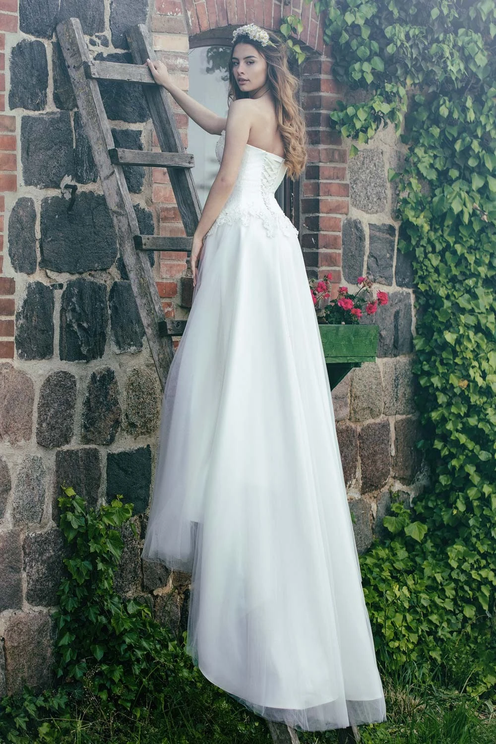 Robe De Mariée Princesse Bustier Dentelle Et Cristal Venus – Image 2