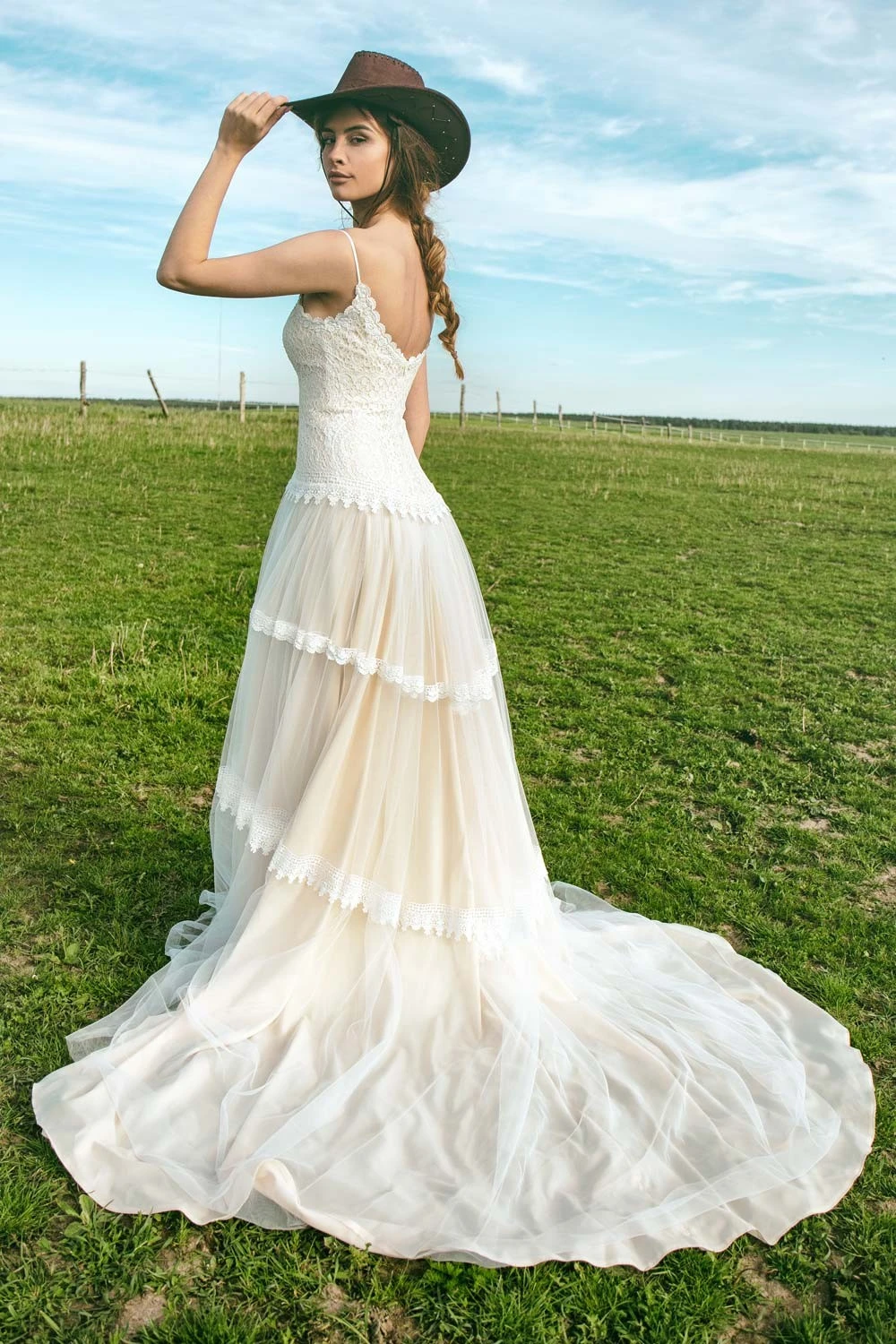 Robe Mariée Bohème à Bretelles Bustier Dentelle Raia – Image 2