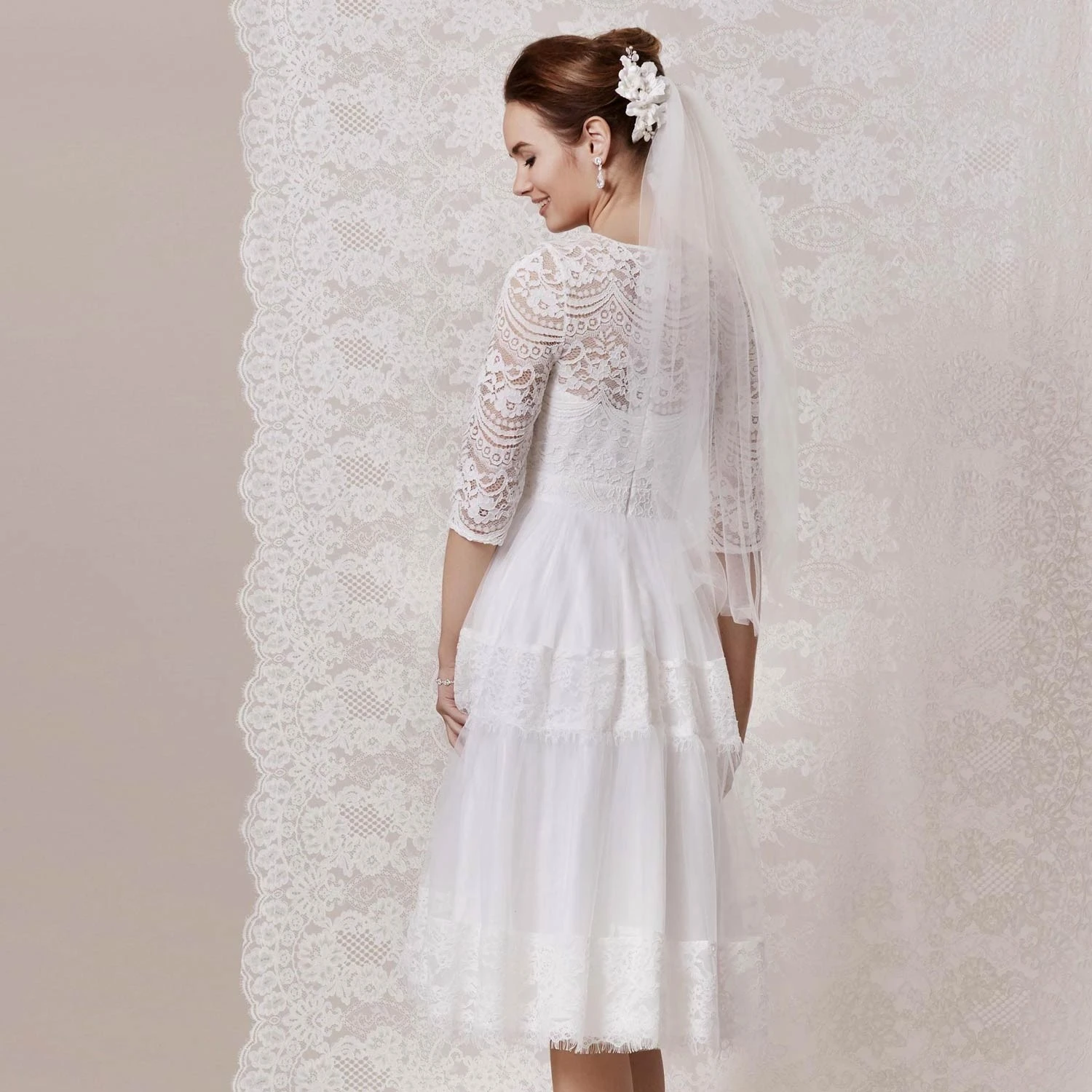 Robe De Mariée Bohème Courte En Dentelle Alexandrie – Image 2