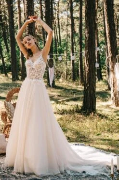 Robe De Mariage Bohème Décolleté Illusion Dentelle Mania