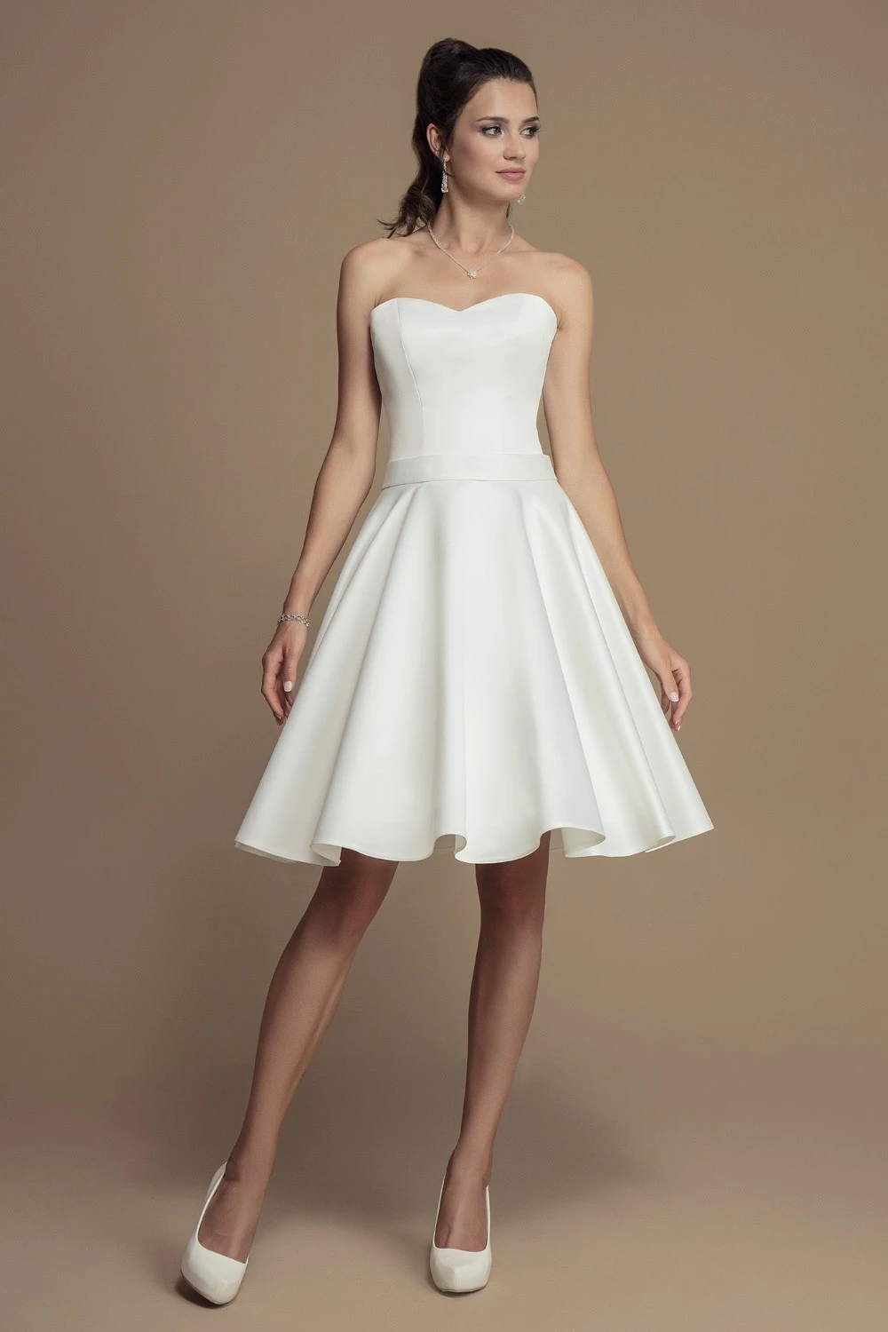 Robe De Mariée Courte En Satin Et Bustier Cœur Orphée