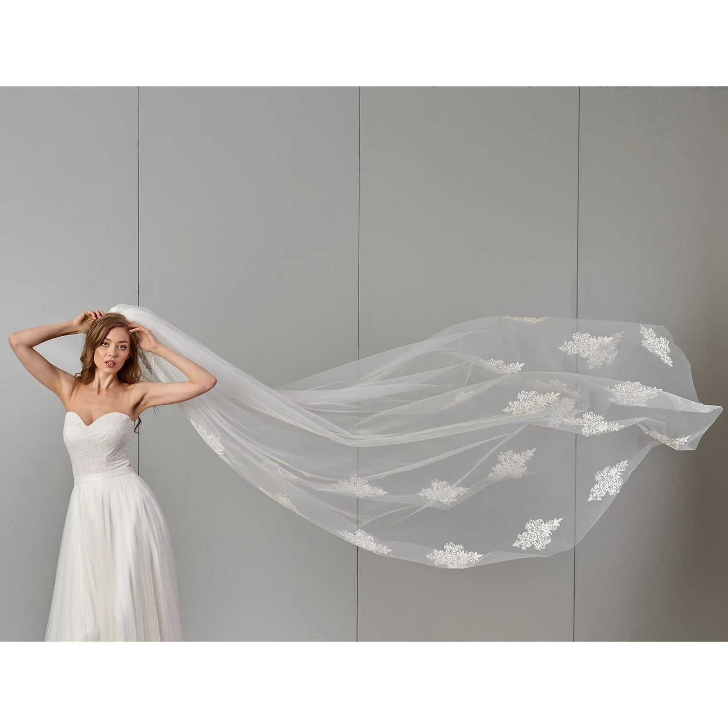 Voile Mariée Très Long Avec Appliques De Dentelle Janice – Image 2