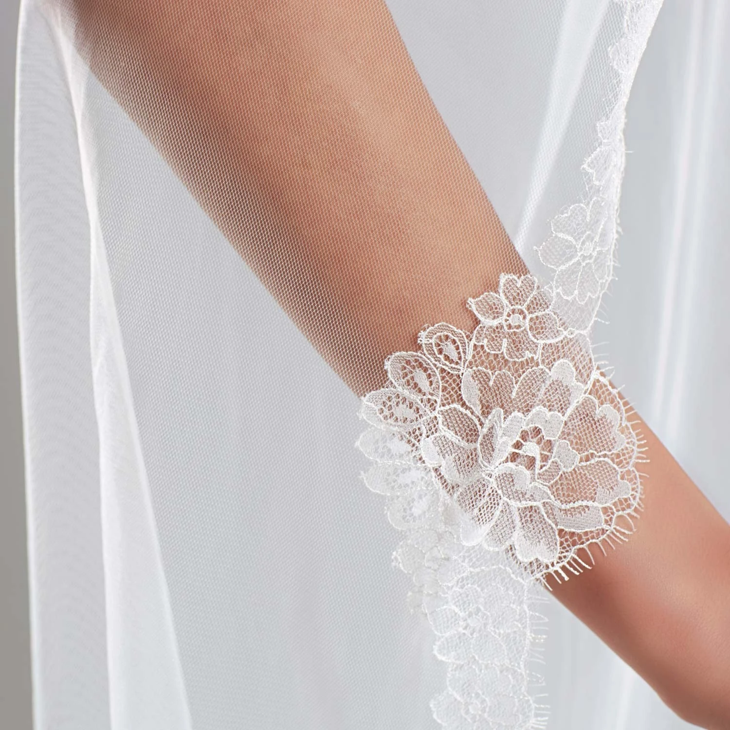 Voile De Mariée Long En Dentelle Cinzia – Image 2